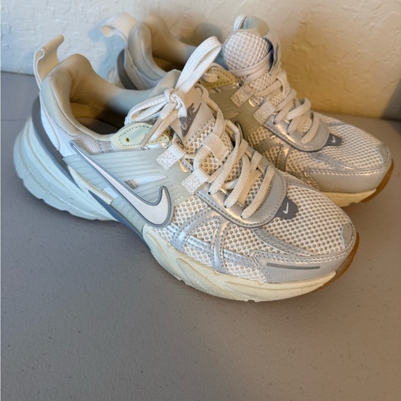 Nike Women's V2K Run Running Sneakers - Picture 2 of 6